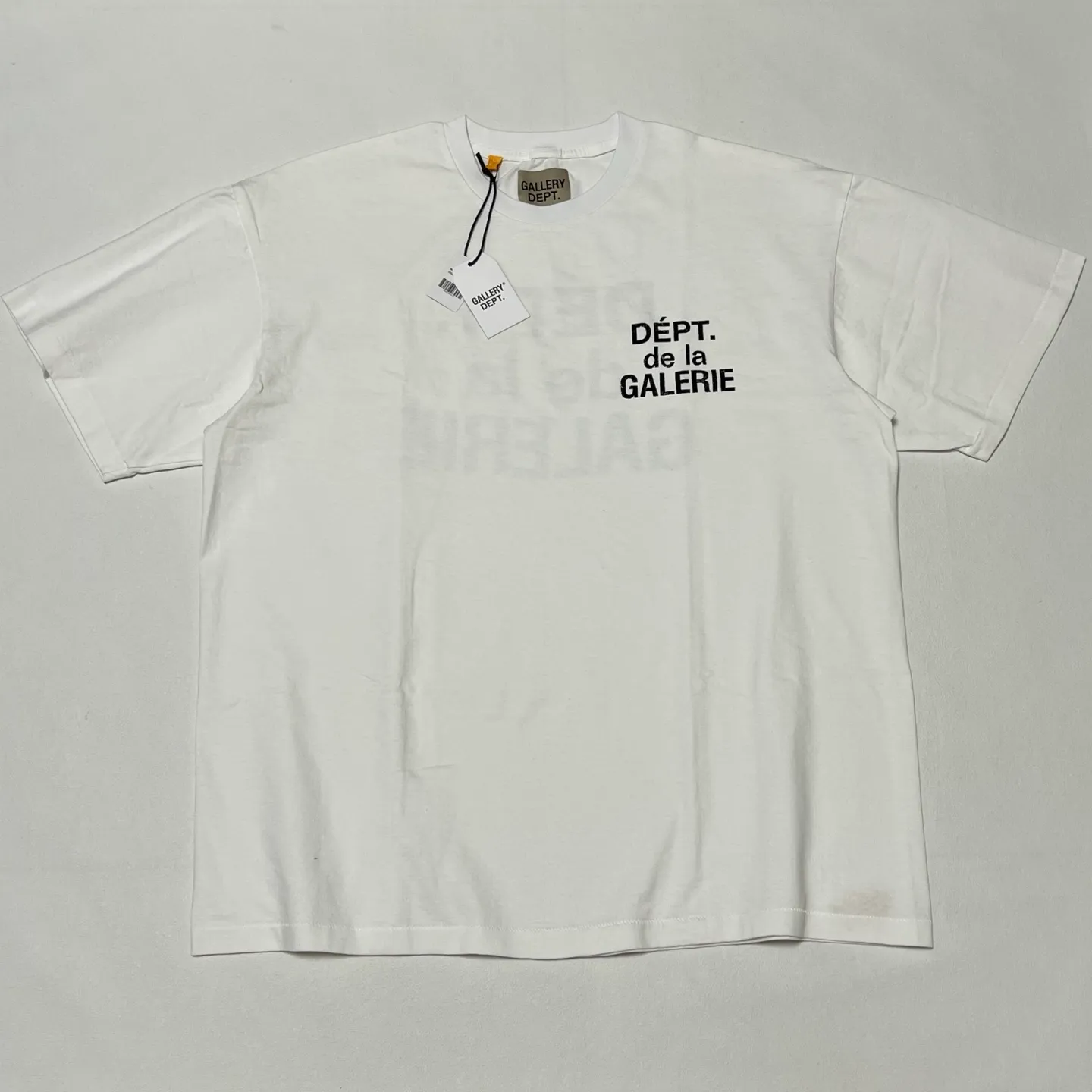 GALLERY DEPT. CLASSIC FRENCH TEE Classic French TEE White S-XL This time the return of the classic French Tee follows the newly replenished version of the official website. The printing is mottled and distressed. The main label/wash water label/code number label are also updated. The old style is newly made and the quality is increased.